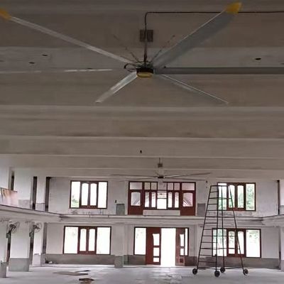 Dobra cena. 6.1m 20FT CONTROLLER PMSM Brushless Motor Duży przemysłowy sufitowy wentylator HVLS do chłodzenia w Internecie