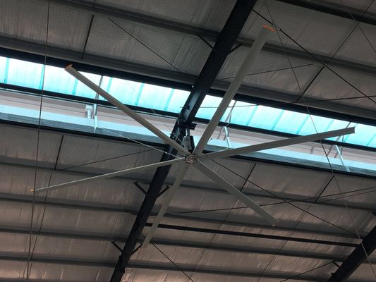 Wentilator ośniowy Wielkie HVLS Wentilator sufitowy przemysłowy o średnicy 7,3 m Materiał łopatki stopu Al-Mg