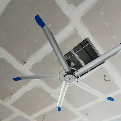 Dobra cena. Duże HVLS zastosowanie wentylatora sufitowego przemysłowego w wewnętrznym centrum sportowym koszykówki w Internecie